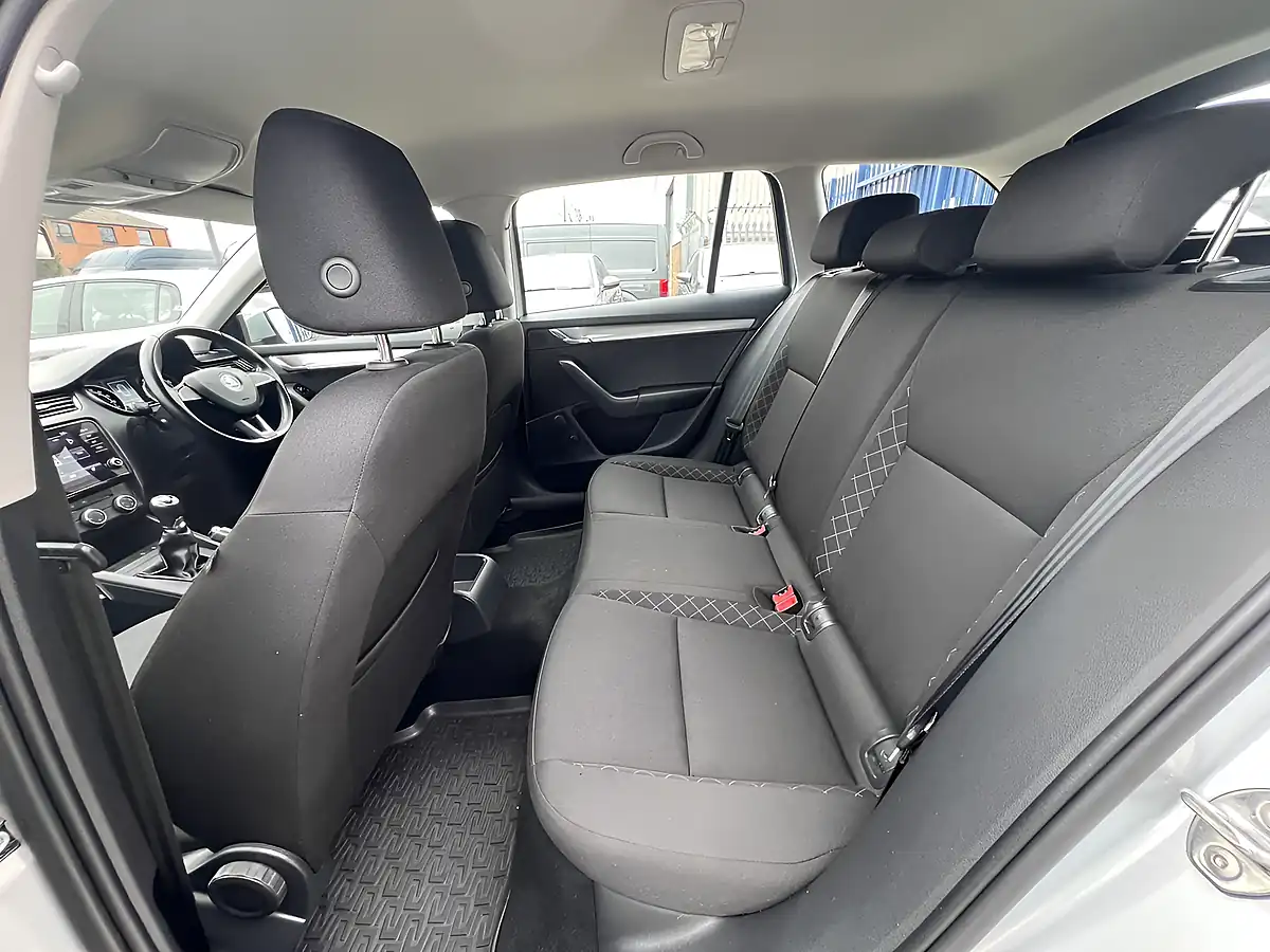 Used 2019 Skoda Octavia S Brilliant Silver Metallic - Interior and Exterior details 17