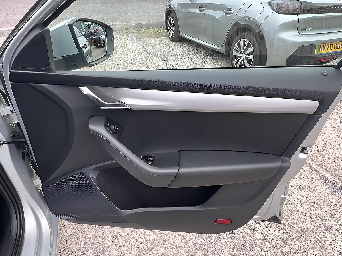 Used 2019 Skoda Octavia S Brilliant Silver Metallic - Interior and Exterior details 18