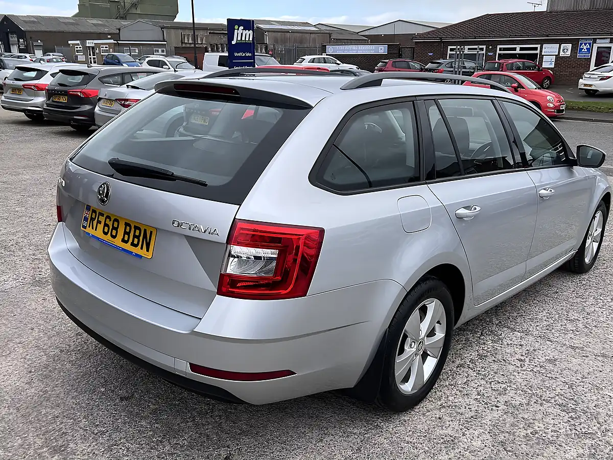 Used 2019 Skoda Octavia S Brilliant Silver Metallic - Interior and Exterior details 6