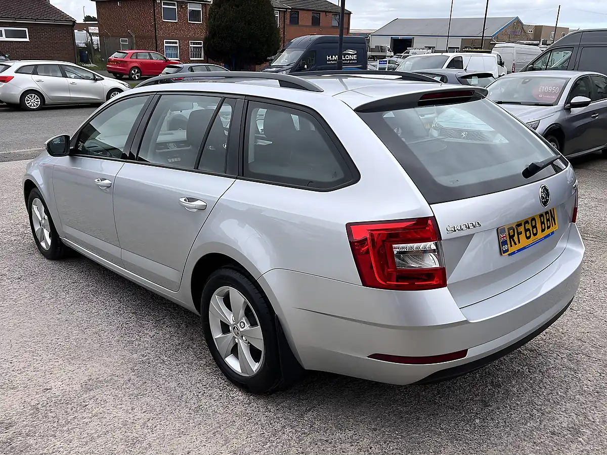 Used 2019 Skoda Octavia S Brilliant Silver Metallic - Interior and Exterior details 8