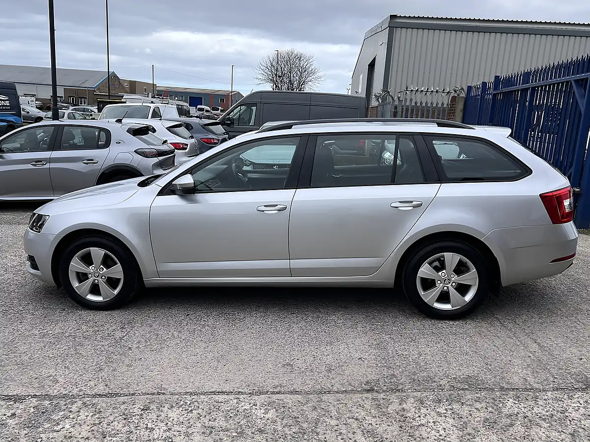 Used 2019 Skoda Octavia S Brilliant Silver Metallic - Interior and Exterior details 9
