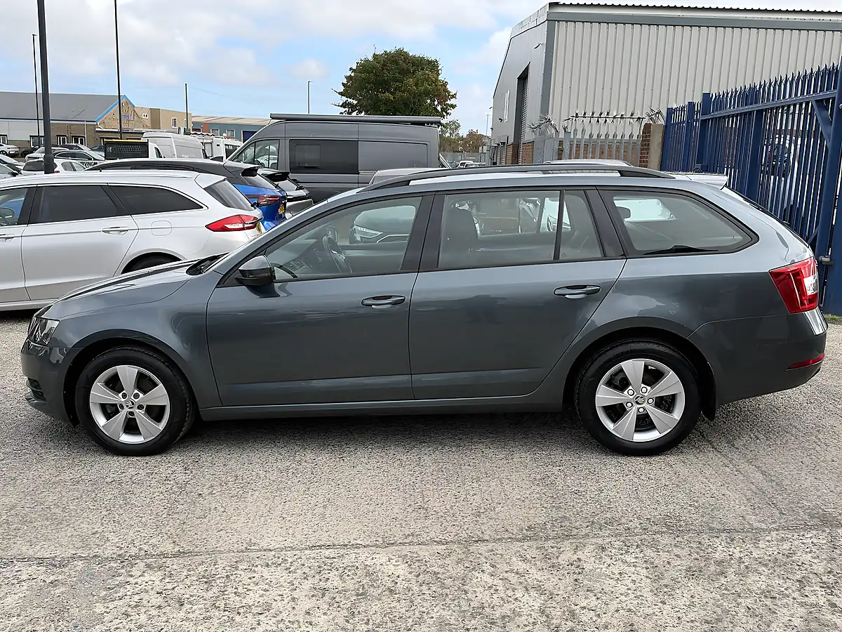 Used 2019 Skoda Octavia S Grey Metallic - Interior and Exterior details 9