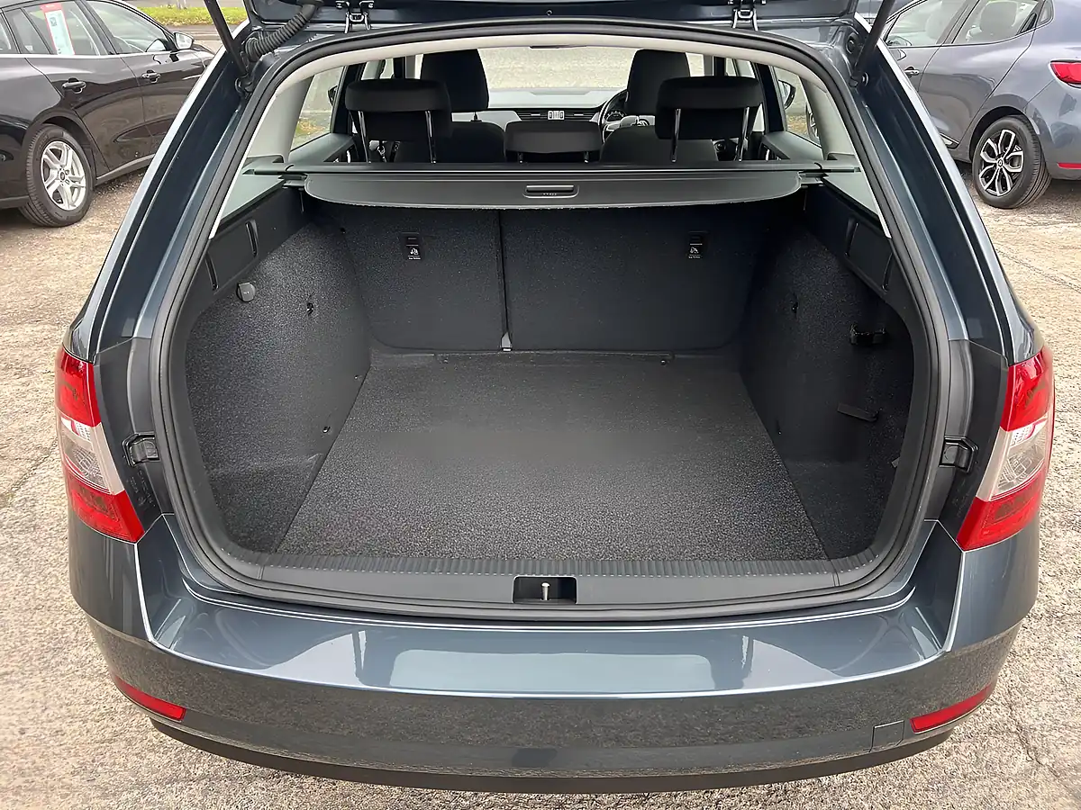 Used 2019 Skoda Octavia S Quartz Grey Met - Interior and Exterior details 17