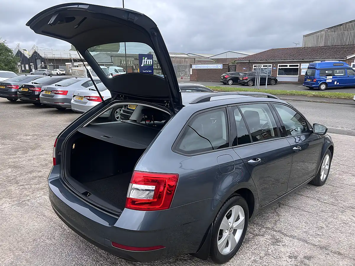 Used 2019 Skoda Octavia S Quartz Grey Met - Interior and Exterior details 18