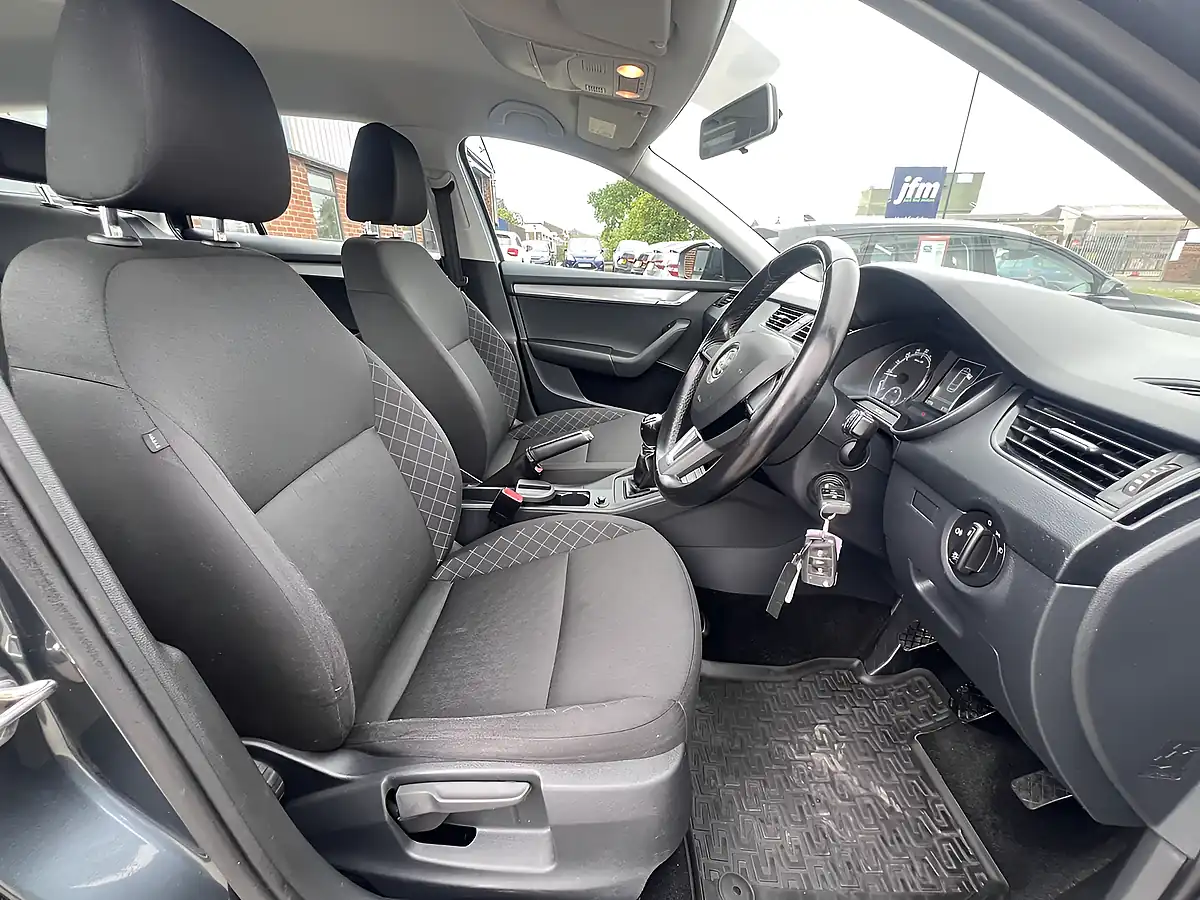 Used 2019 Skoda Octavia S Quartz Grey Met - Interior and Exterior details 3
