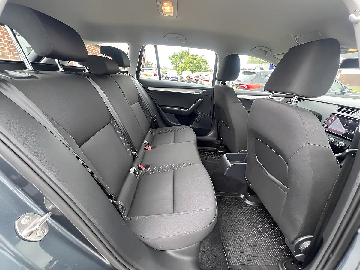Used 2019 Skoda Octavia S Quartz Grey Met - Interior and Exterior details 4