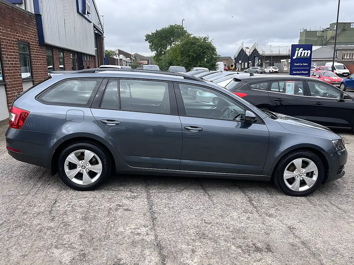 Used 2019 Skoda Octavia S Quartz Grey Met - Interior and Exterior details 5