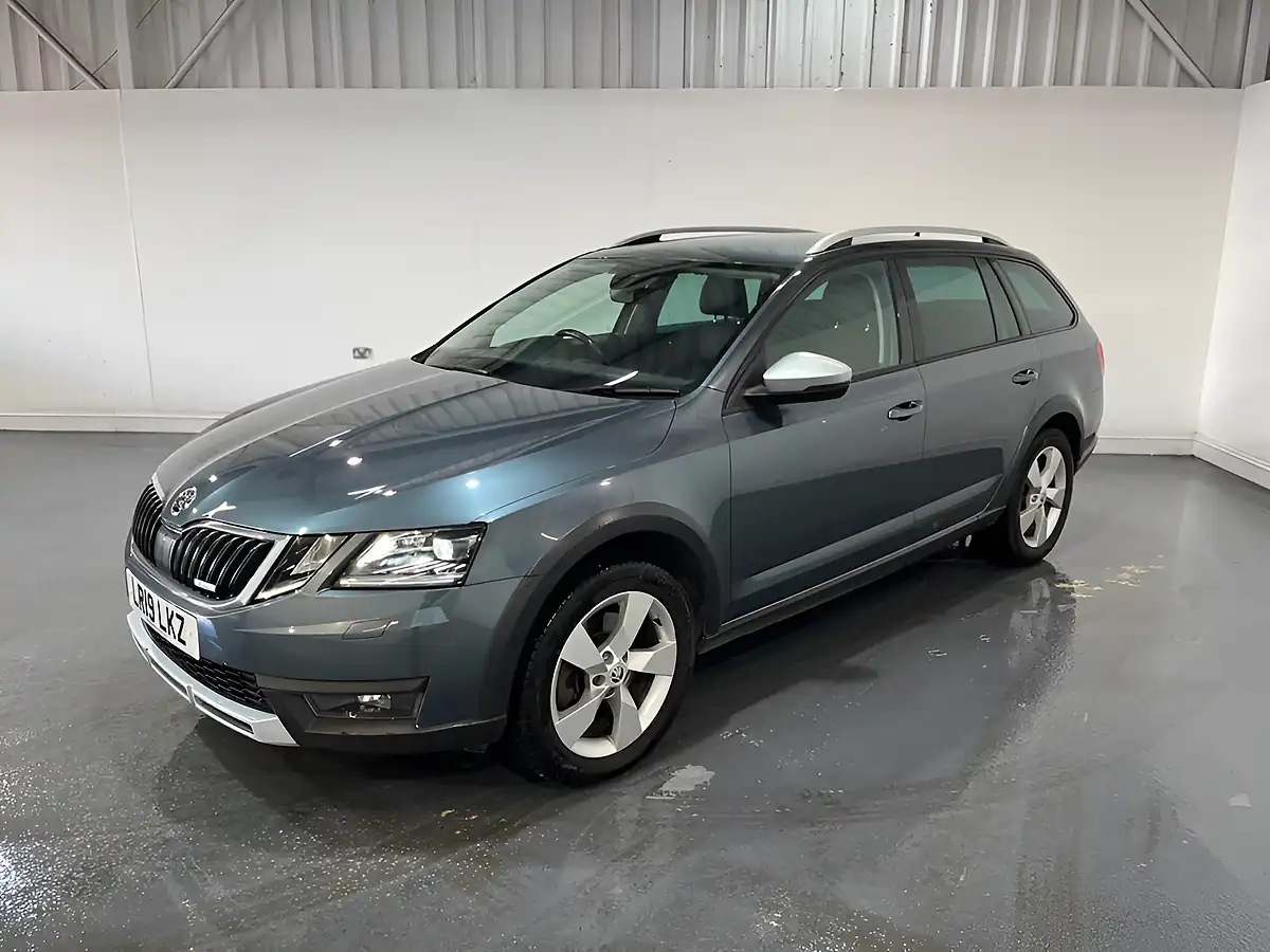 Used 2019 Skoda Octavia Scout Grey - Interior and Exterior details 3