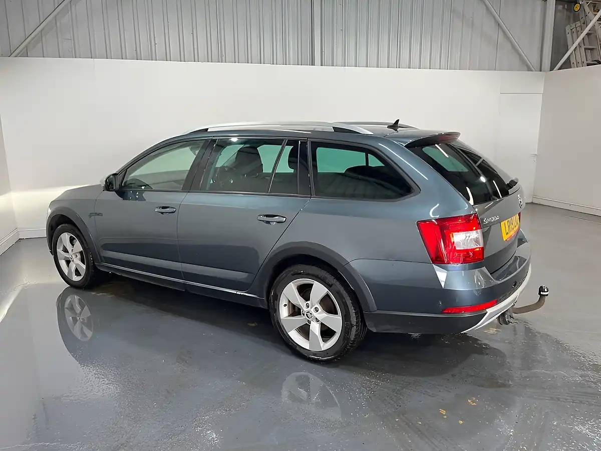 Used 2019 Skoda Octavia Scout Grey - Interior and Exterior details 4