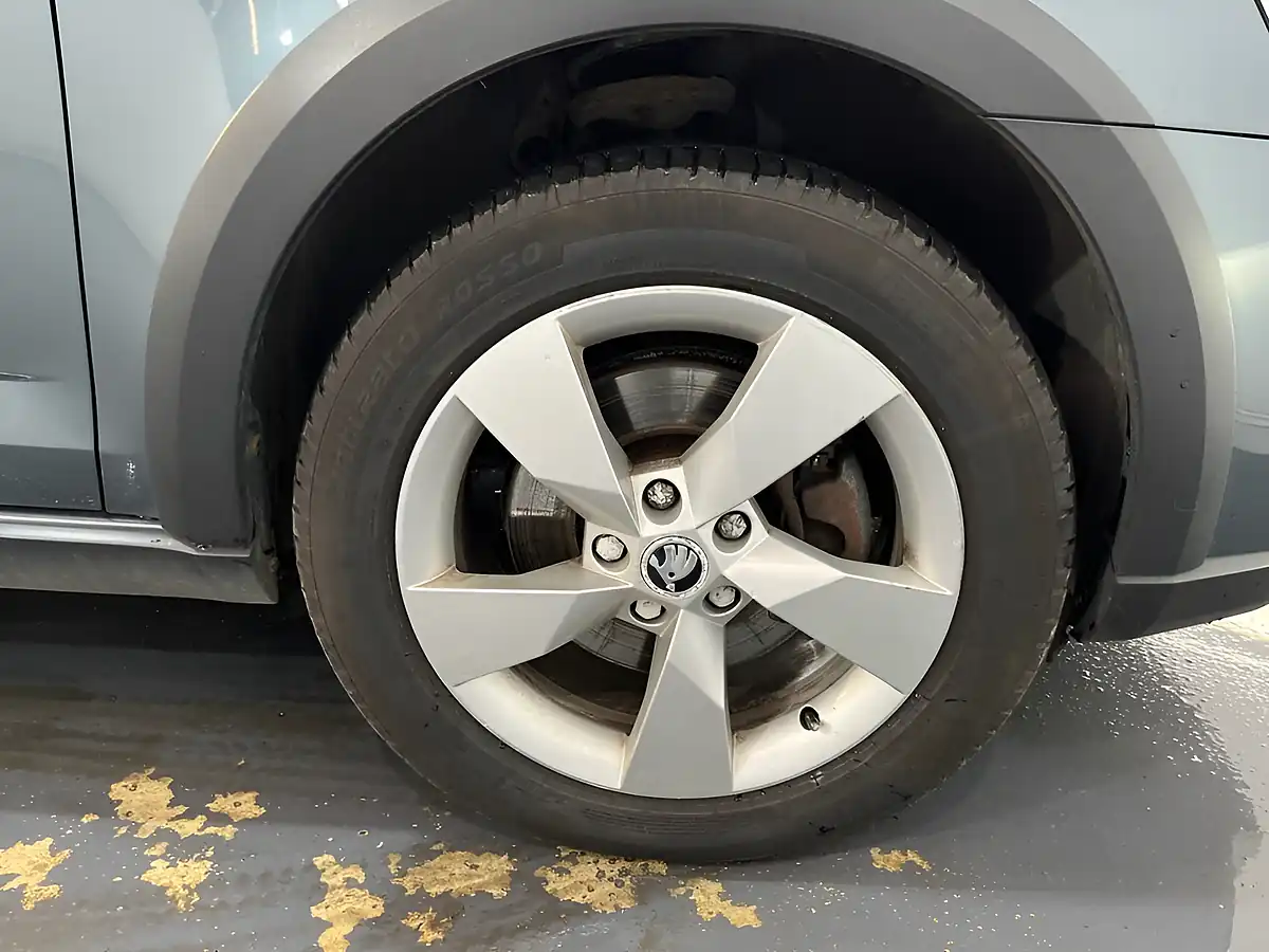 Used 2019 Skoda Octavia Scout Grey - Interior and Exterior details 7