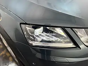 Used 2019 Skoda Octavia Scout Grey - Interior and Exterior details 8