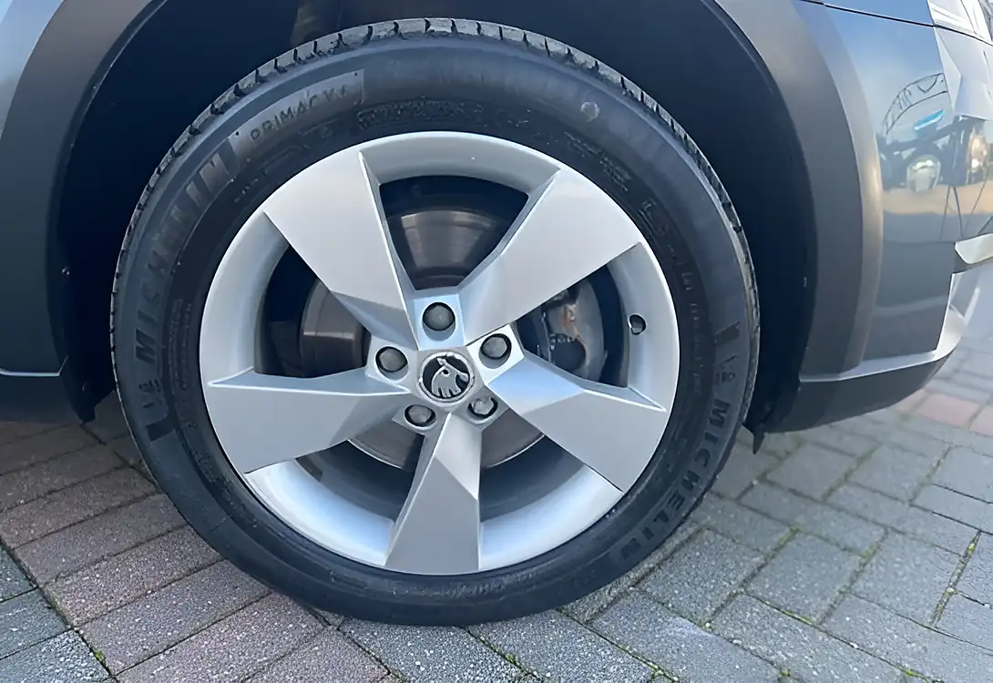 Used 2019 Skoda Octavia Scout Quartz Grey - Interior and Exterior details 11