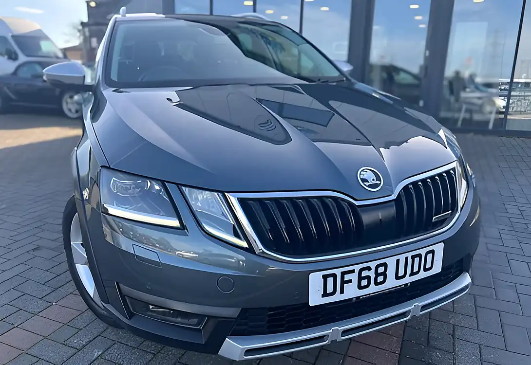 Used 2019 Skoda Octavia Scout Quartz Grey - Interior and Exterior details 4
