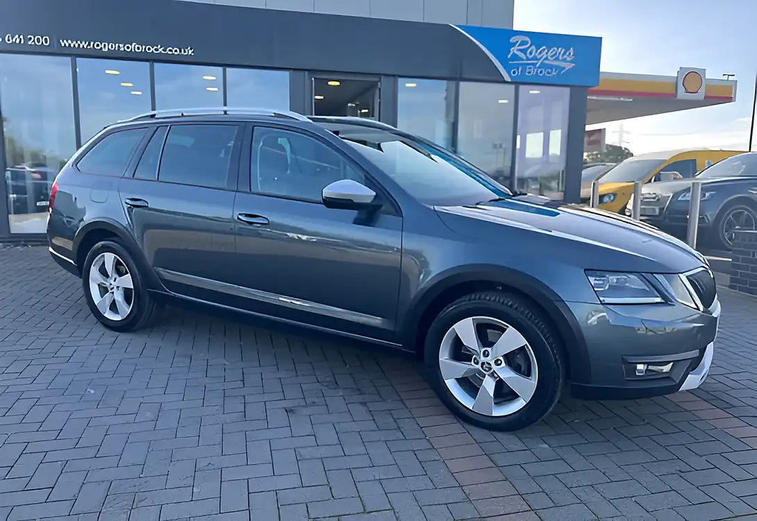 Used 2019 Skoda Octavia Scout Quartz Grey - Interior and Exterior details 6