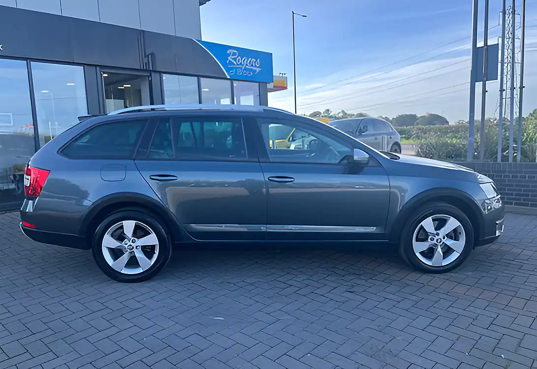 Used 2019 Skoda Octavia Scout Quartz Grey - Interior and Exterior details 7