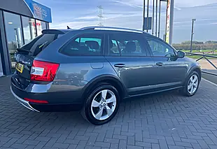 Used 2019 Skoda Octavia Scout Quartz Grey - Interior and Exterior details 8
