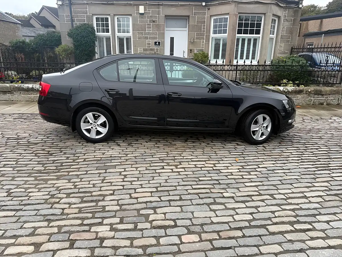 Used 2019 Skoda Octavia Se Black - Interior and Exterior details 4