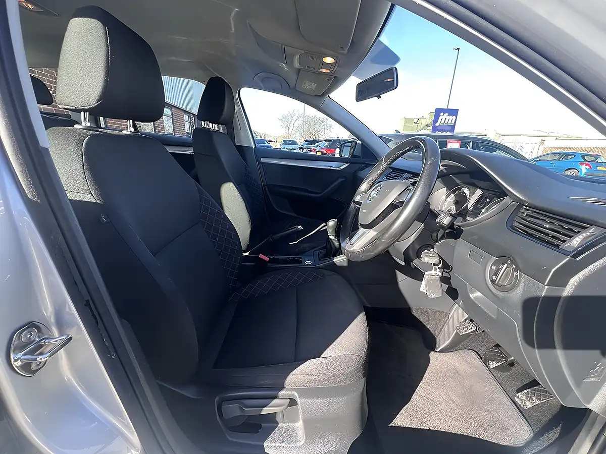 Used 2019 Skoda Octavia Se Brilliant Silver Metallic - Interior and Exterior details 3