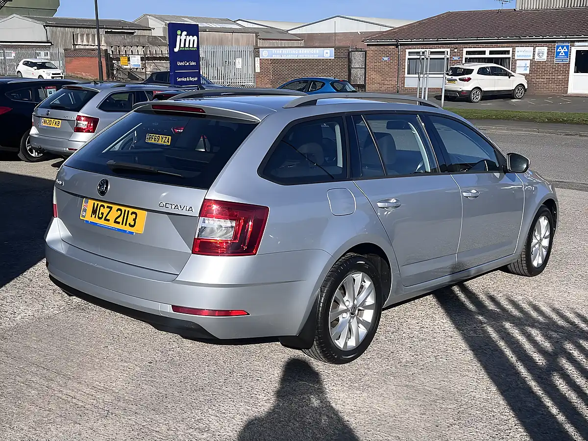 Used 2019 Skoda Octavia Se Brilliant Silver Metallic - Interior and Exterior details 5