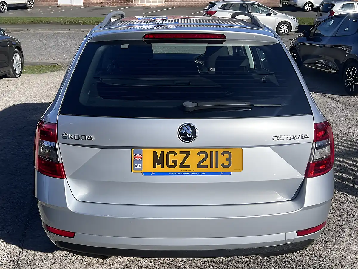 Used 2019 Skoda Octavia Se Brilliant Silver Metallic - Interior and Exterior details 6
