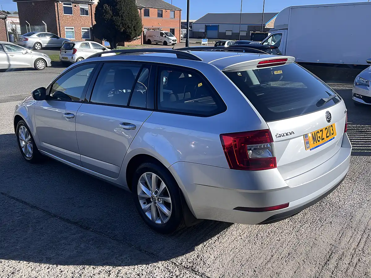 Used 2019 Skoda Octavia Se Brilliant Silver Metallic - Interior and Exterior details 7