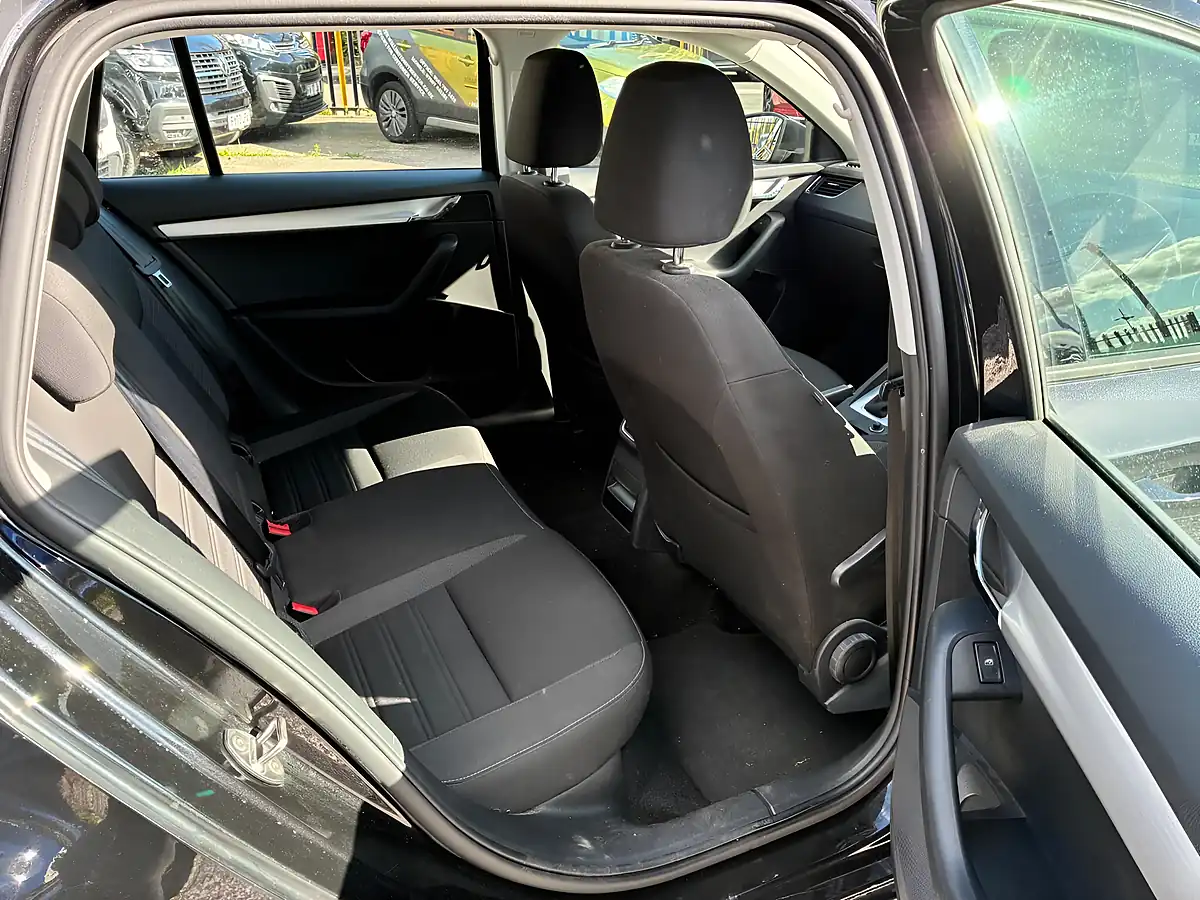 Used 2019 Skoda Octavia Se Drive Black - Interior and Exterior details 12