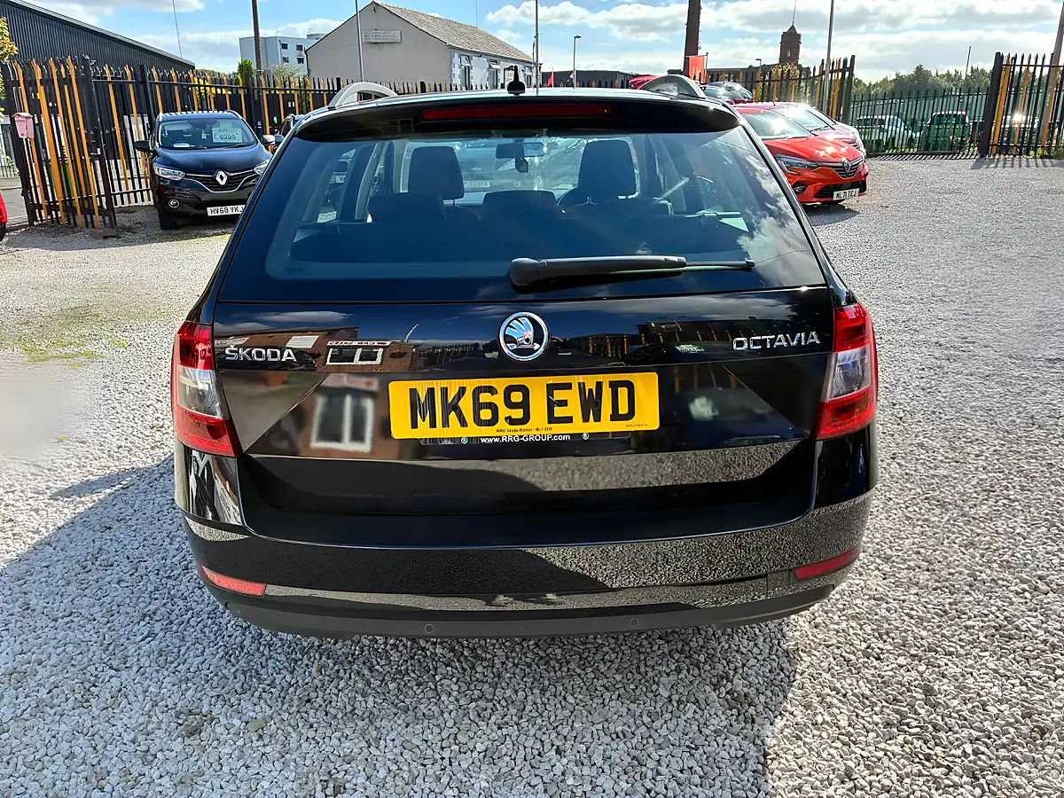 Used 2019 Skoda Octavia Se Drive Black - Interior and Exterior details 5