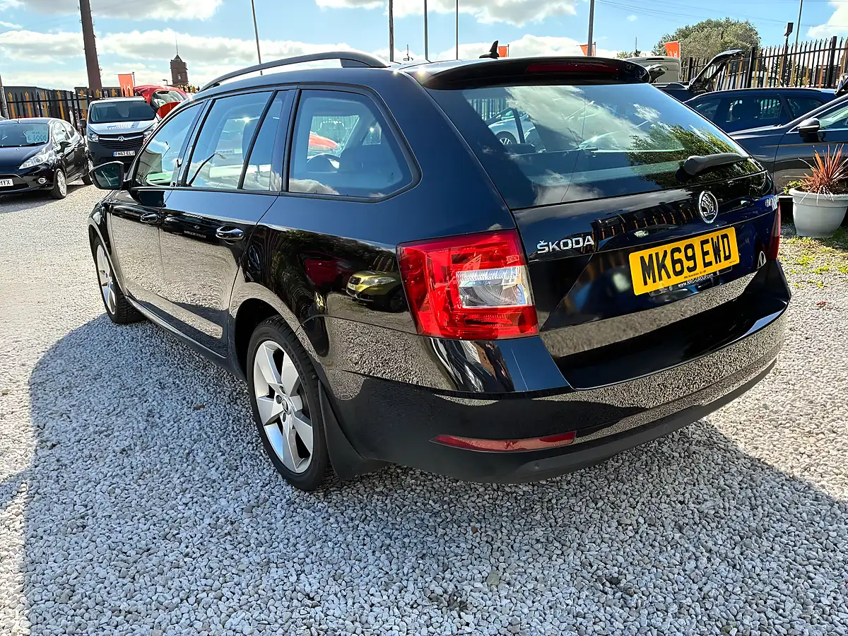 Used 2019 Skoda Octavia Se Drive Black - Interior and Exterior details 6