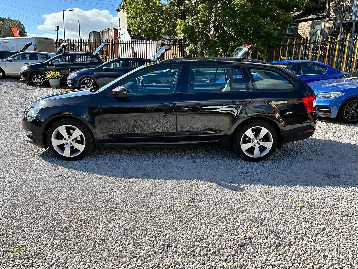 Used 2019 Skoda Octavia Se Drive Black - Interior and Exterior details 7