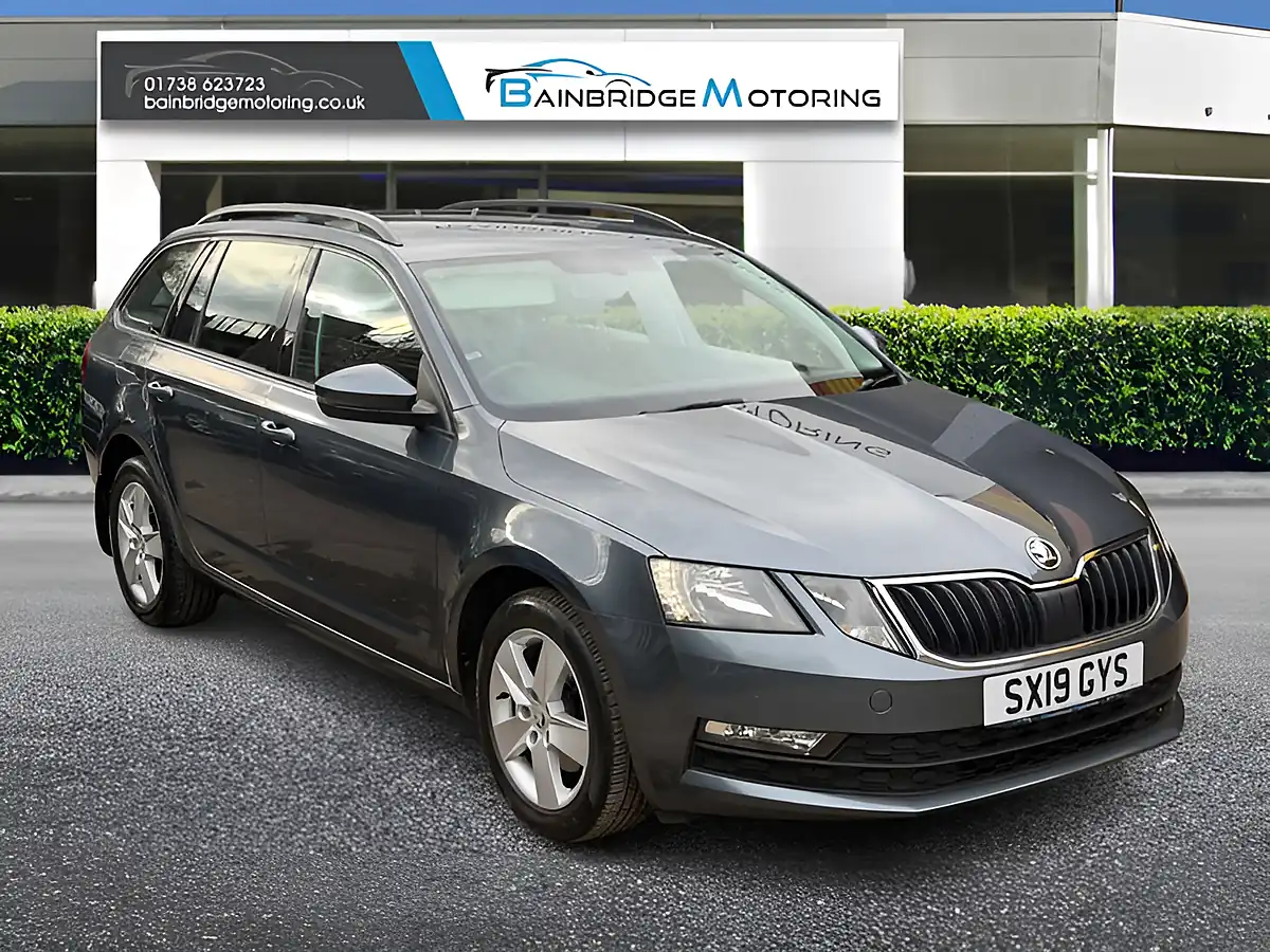 Used 2019 Skoda Octavia Se Grey - Front View