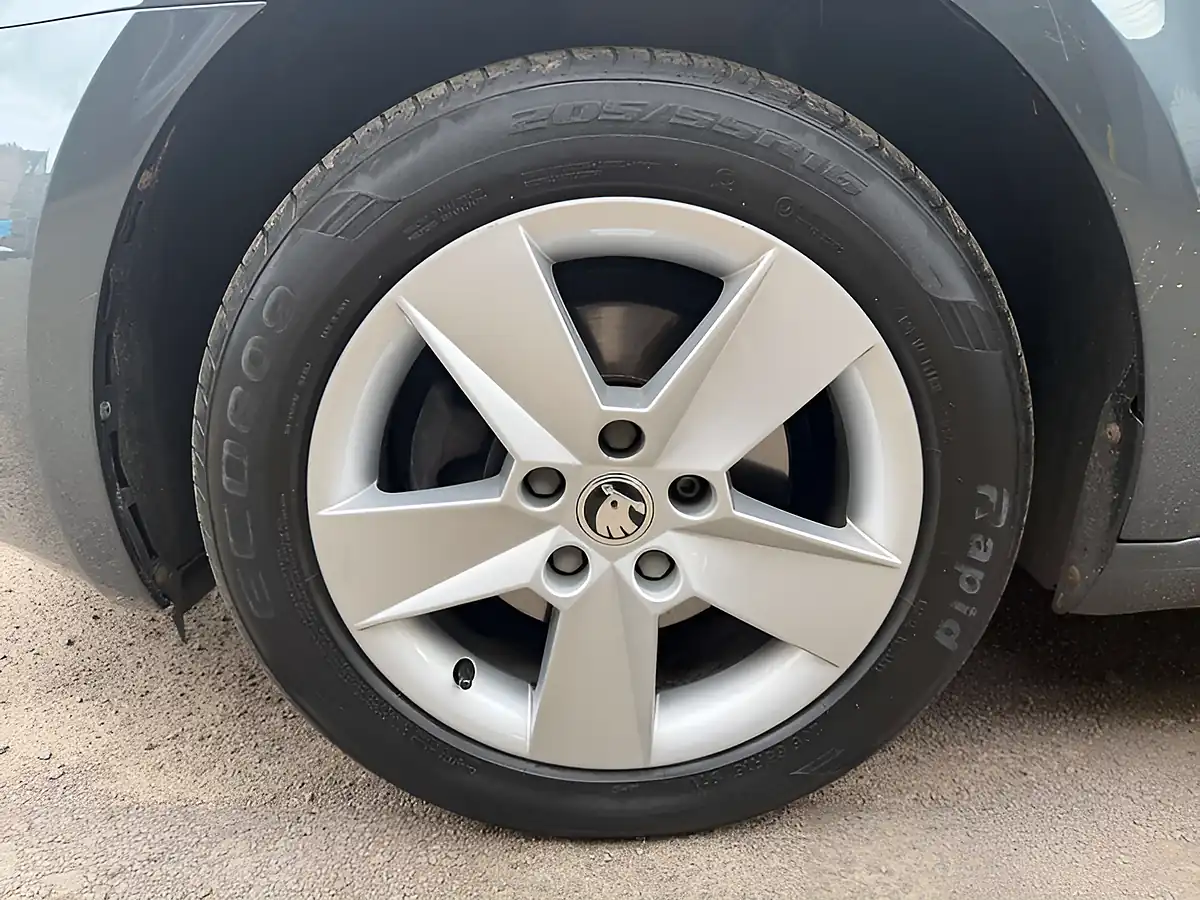 Used 2019 Skoda Octavia Se Grey - Interior and Exterior details 10