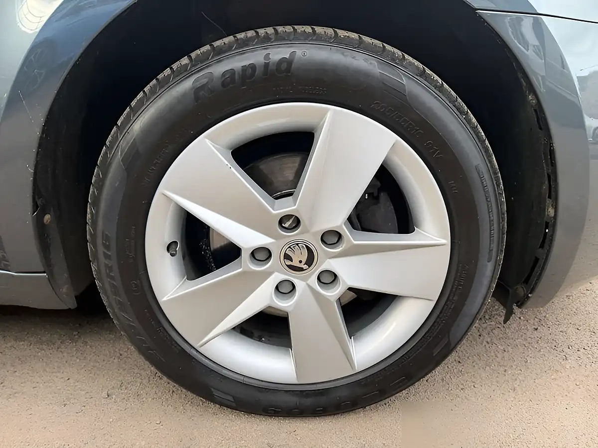 Used 2019 Skoda Octavia Se Grey - Interior and Exterior details 11