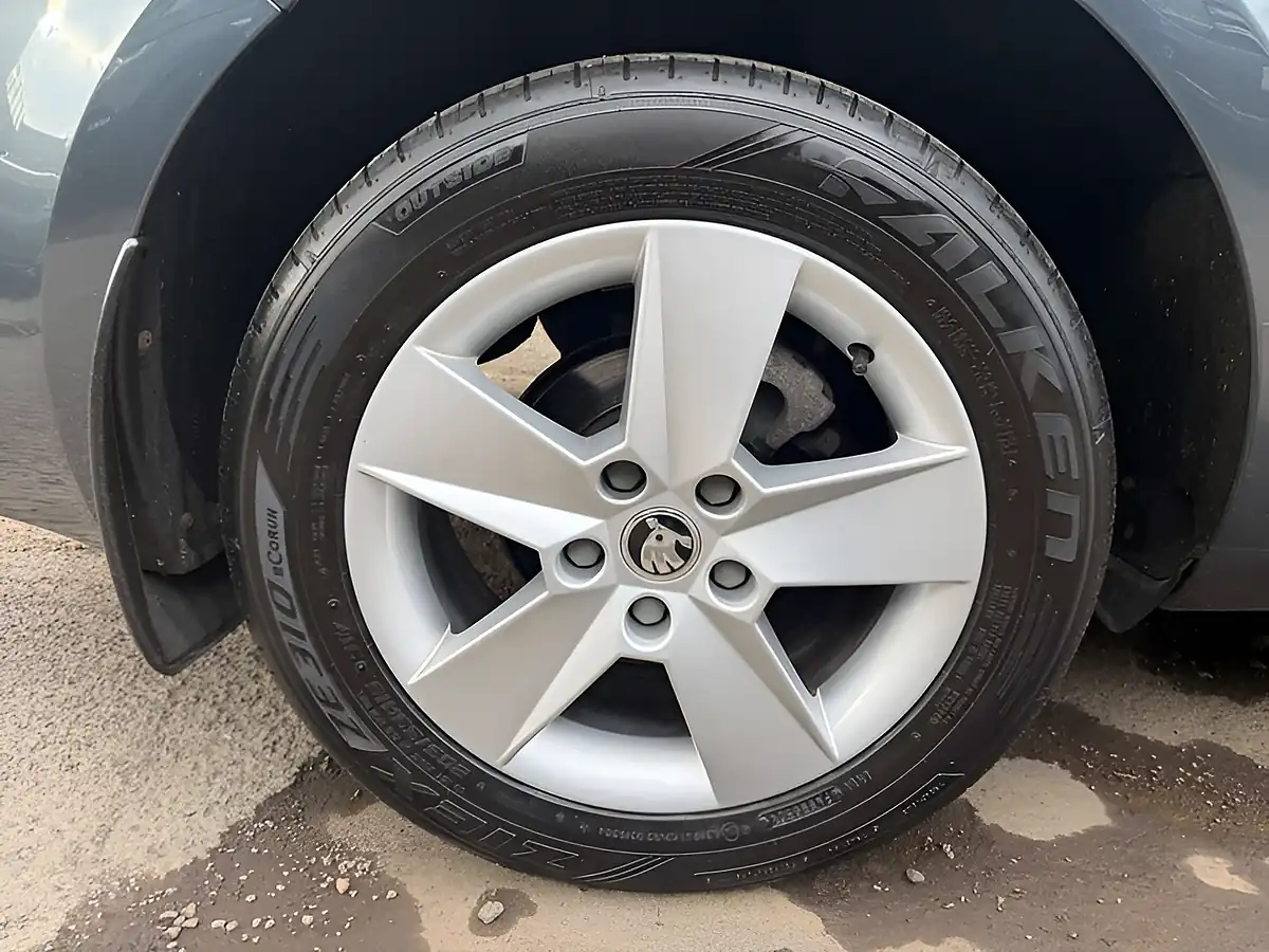 Used 2019 Skoda Octavia Se Grey - Interior and Exterior details 12