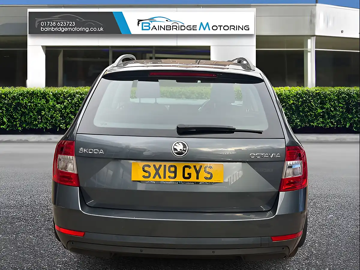 Used 2019 Skoda Octavia Se Grey - Interior and Exterior details 4