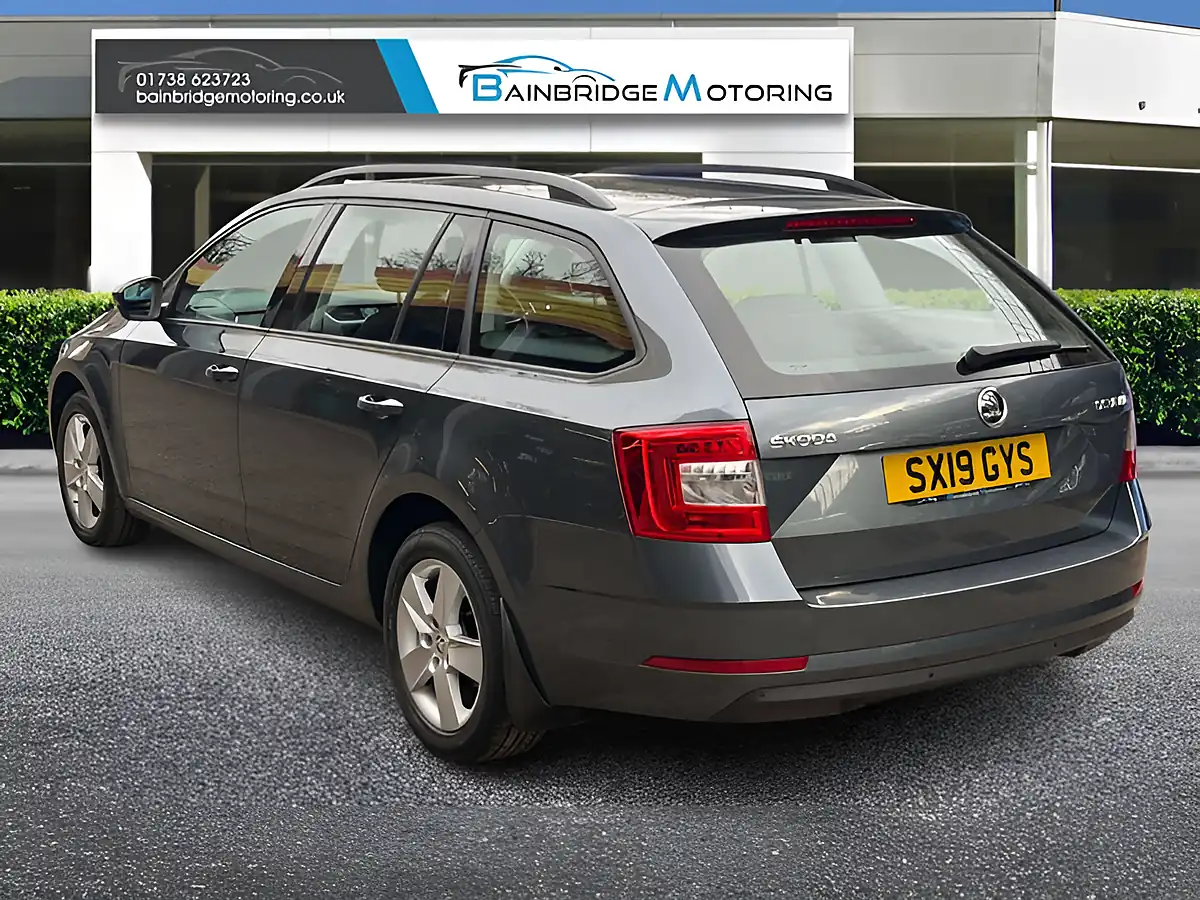 Used 2019 Skoda Octavia Se Grey - Interior and Exterior details 5