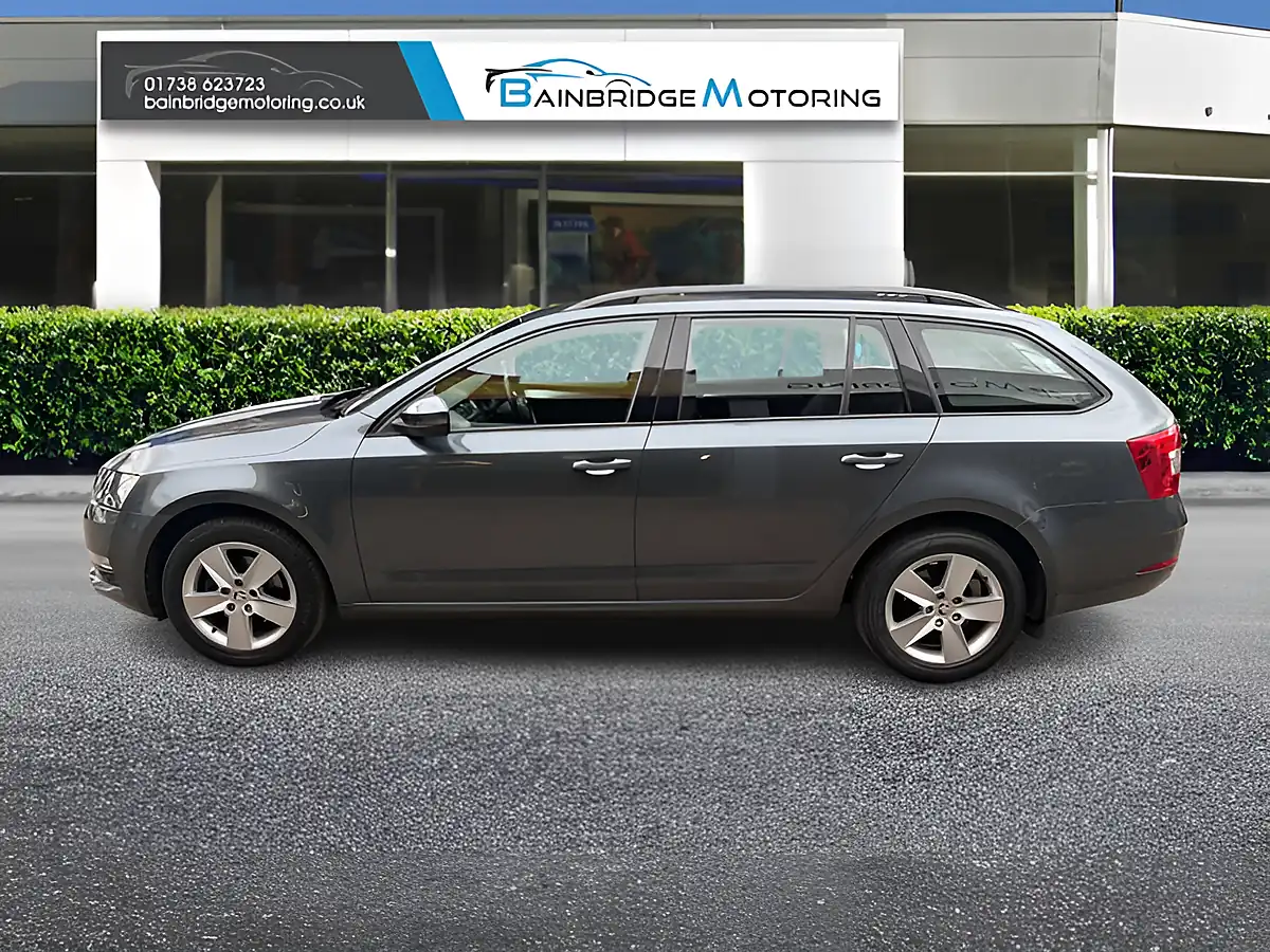 Used 2019 Skoda Octavia Se Grey - Interior and Exterior details 6