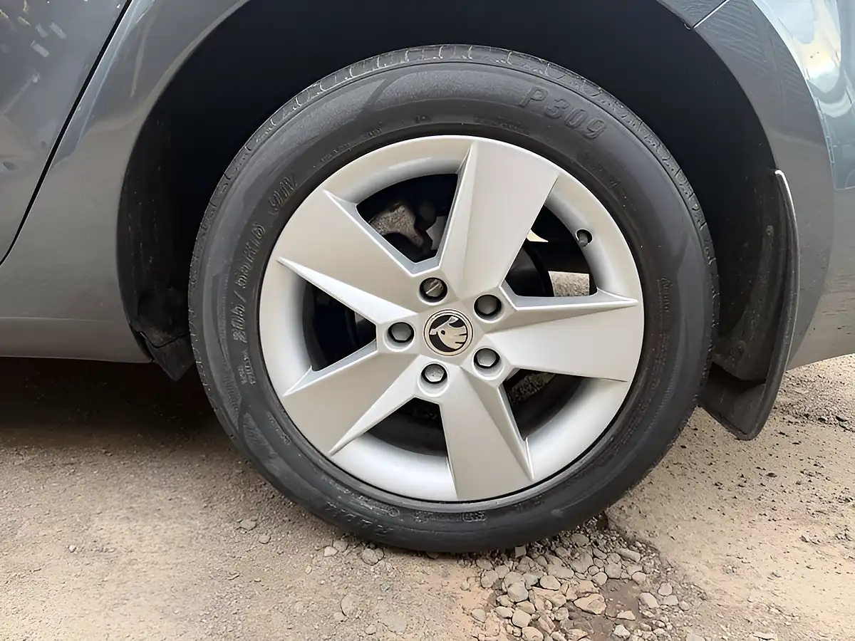 Used 2019 Skoda Octavia Se Grey - Interior and Exterior details 9