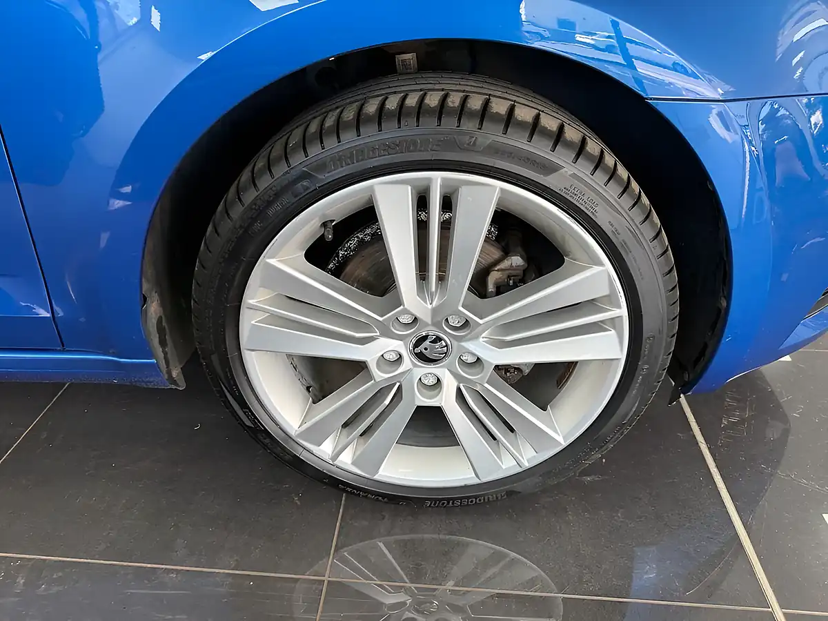 Used 2019 Skoda Octavia Se L Blue - Interior and Exterior details 13