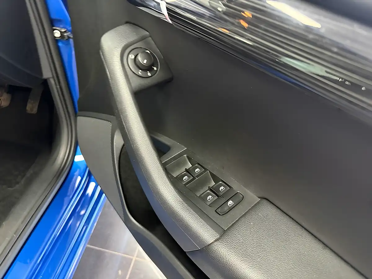 Used 2019 Skoda Octavia Se L Blue - Interior and Exterior details 14