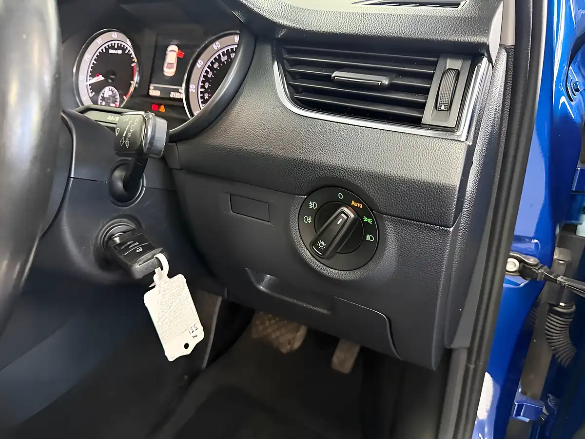 Used 2019 Skoda Octavia Se L Blue - Interior and Exterior details 15