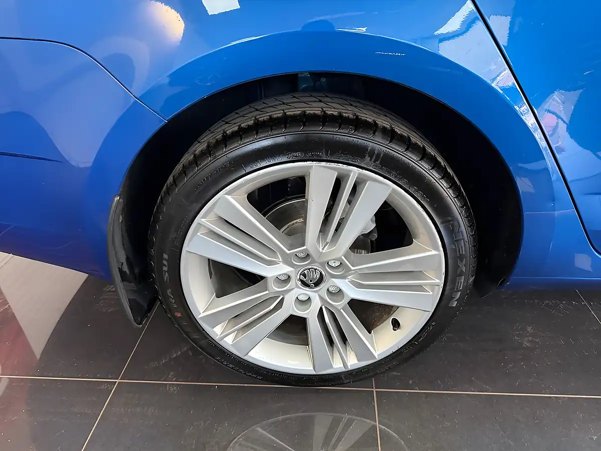 Used 2019 Skoda Octavia Se L Blue - Interior and Exterior details 3