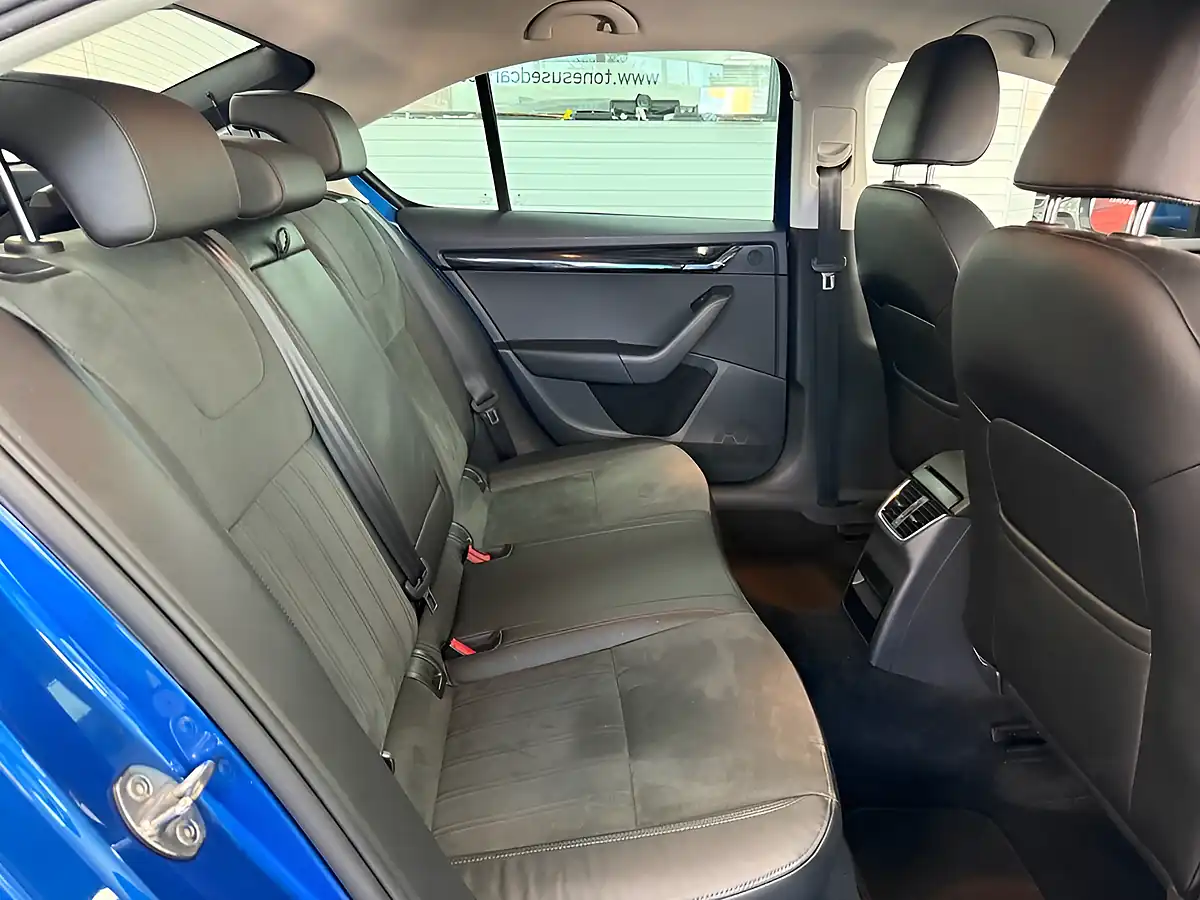 Used 2019 Skoda Octavia Se L Blue - Interior and Exterior details 5