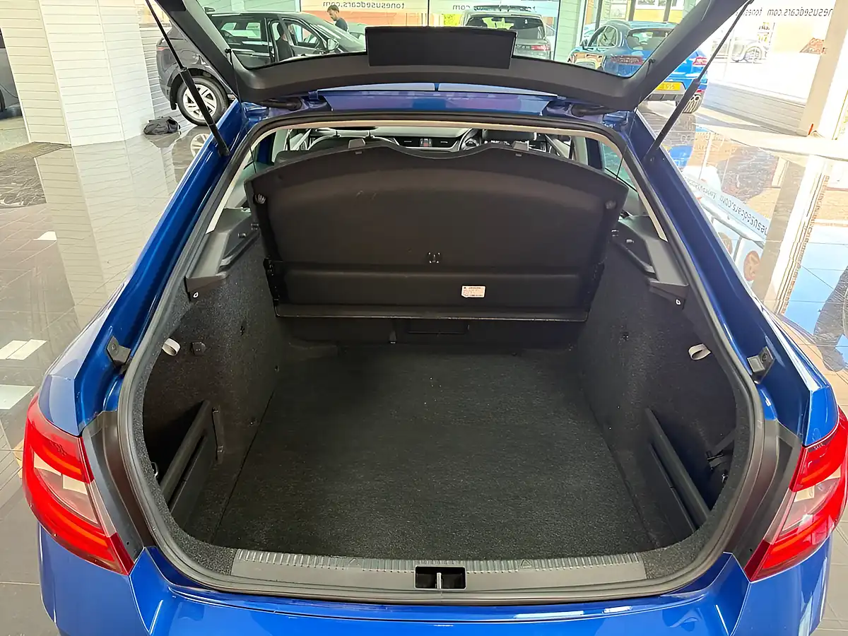 Used 2019 Skoda Octavia Se L Blue - Interior and Exterior details 8