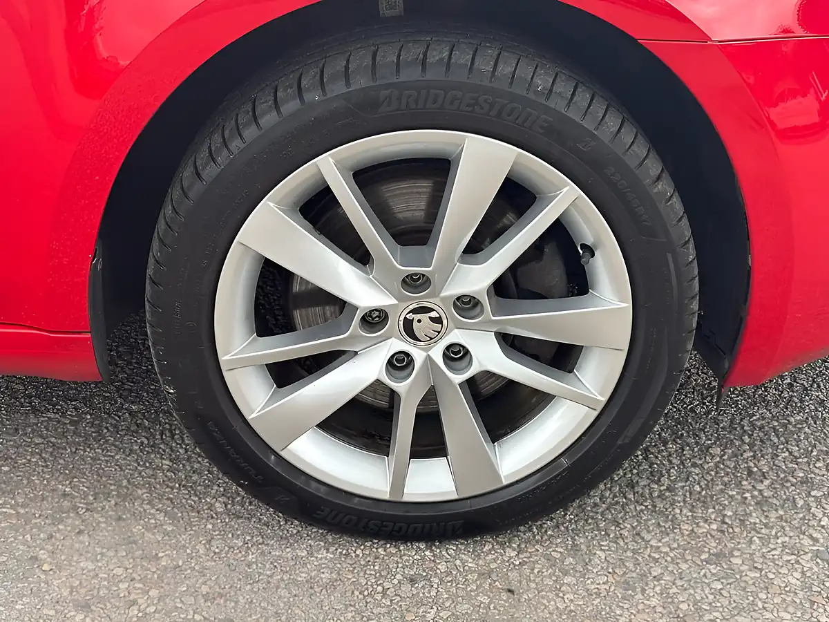 Used 2019 Skoda Octavia Se L Red - Interior and Exterior details 19