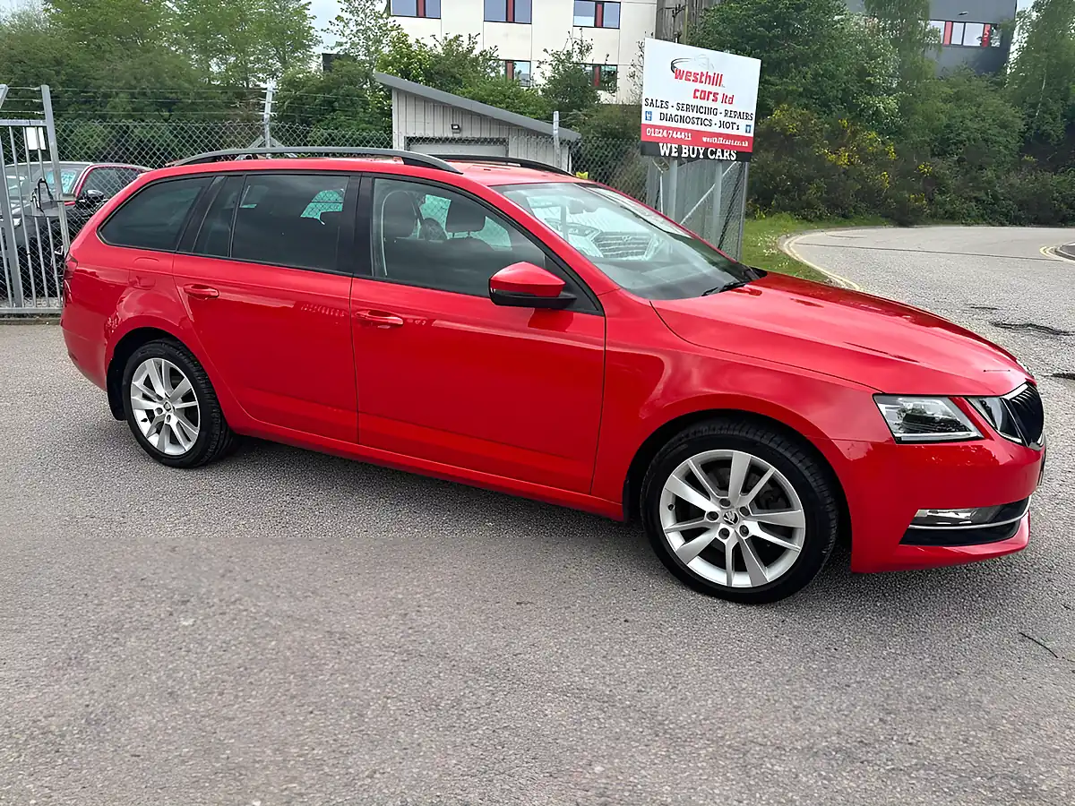 Used 2019 Skoda Octavia Se L Red - Interior and Exterior details 5