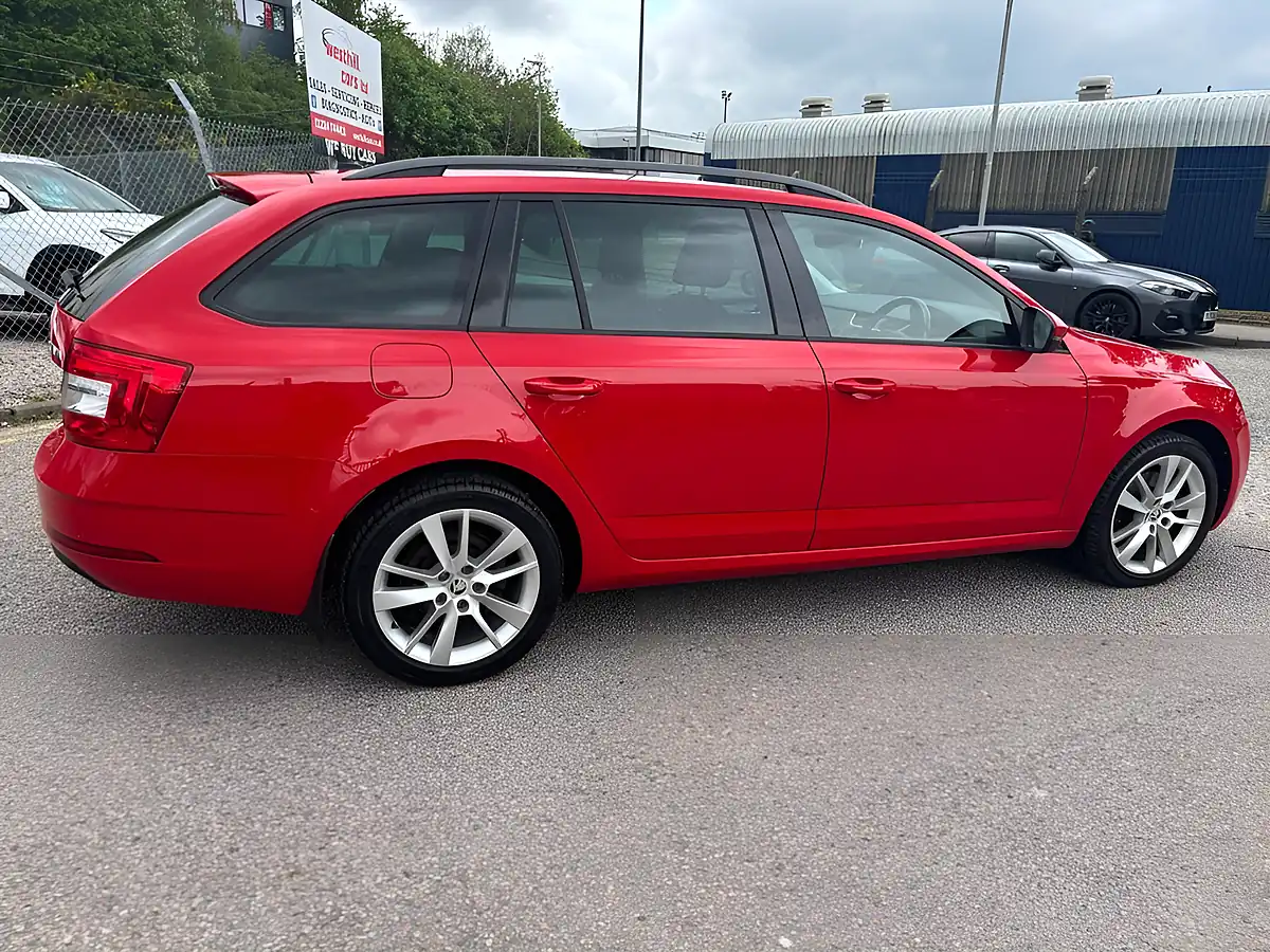 Used 2019 Skoda Octavia Se L Red - Interior and Exterior details 7