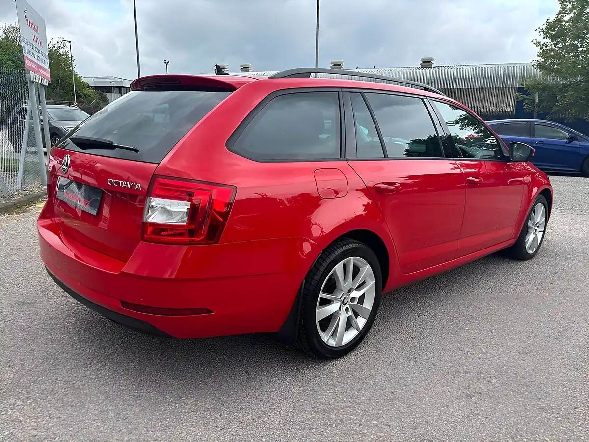Used 2019 Skoda Octavia Se L Red - Interior and Exterior details 8