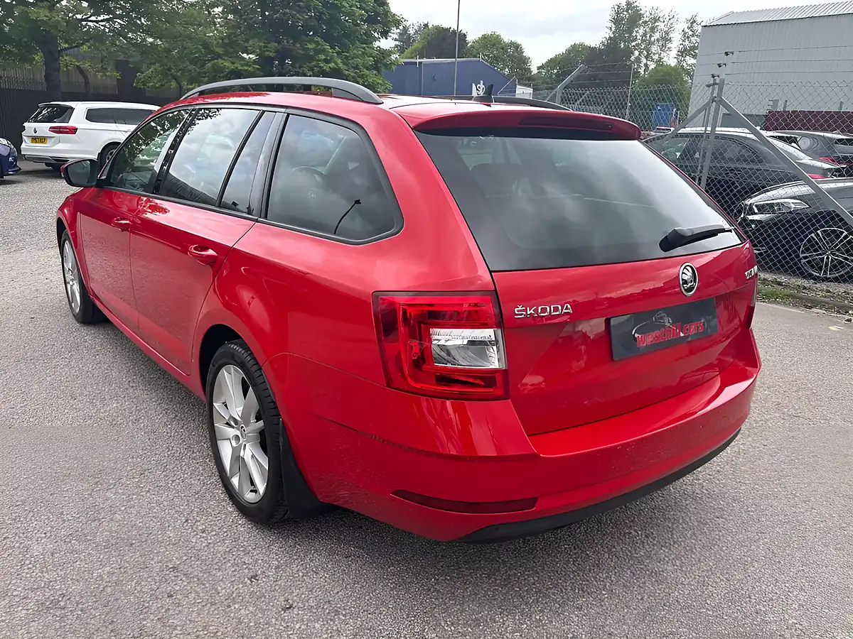Used 2019 Skoda Octavia Se L Red - Interior and Exterior details 9
