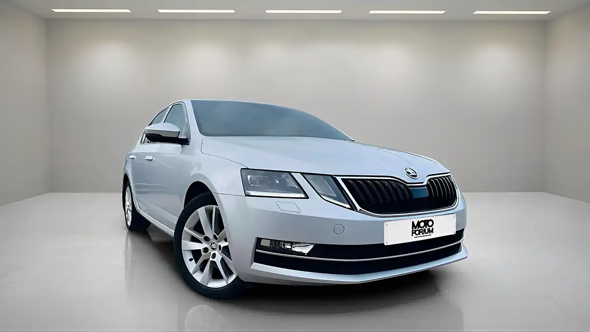 Used 2019 Skoda Octavia Se L Silver - Front View