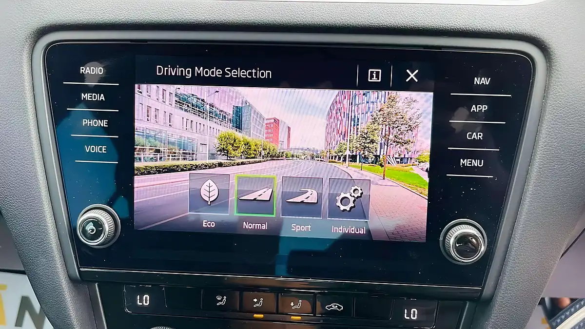 Used 2019 Skoda Octavia Se L Silver - Interior and Exterior details 11